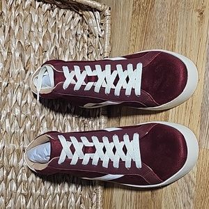 Women's high-top sneaker, size 11